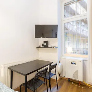 Apartamento Nepszinhaz 16 Tiny, Budapeste