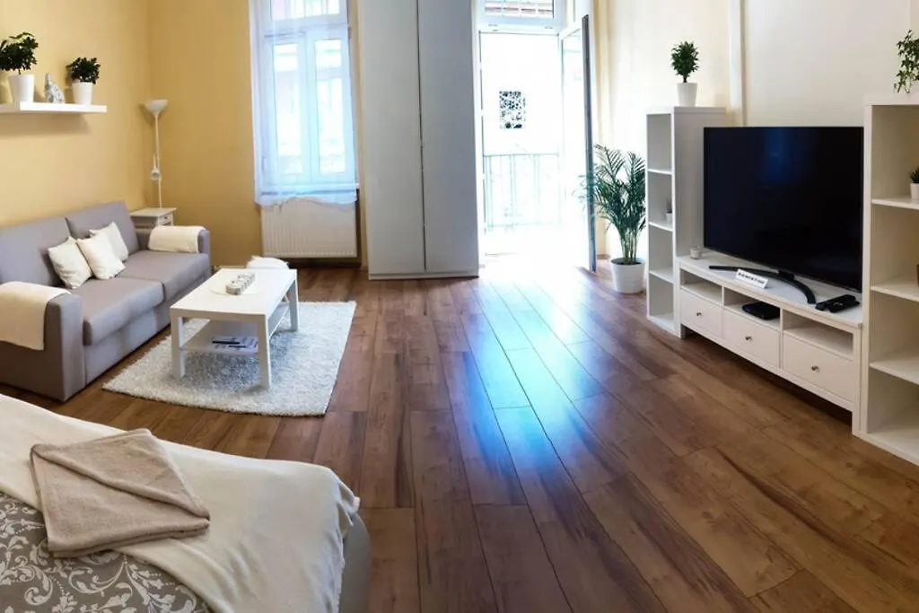 布达佩斯Corvin City Center Kisfaludy Apartman公寓 公寓 布达佩斯