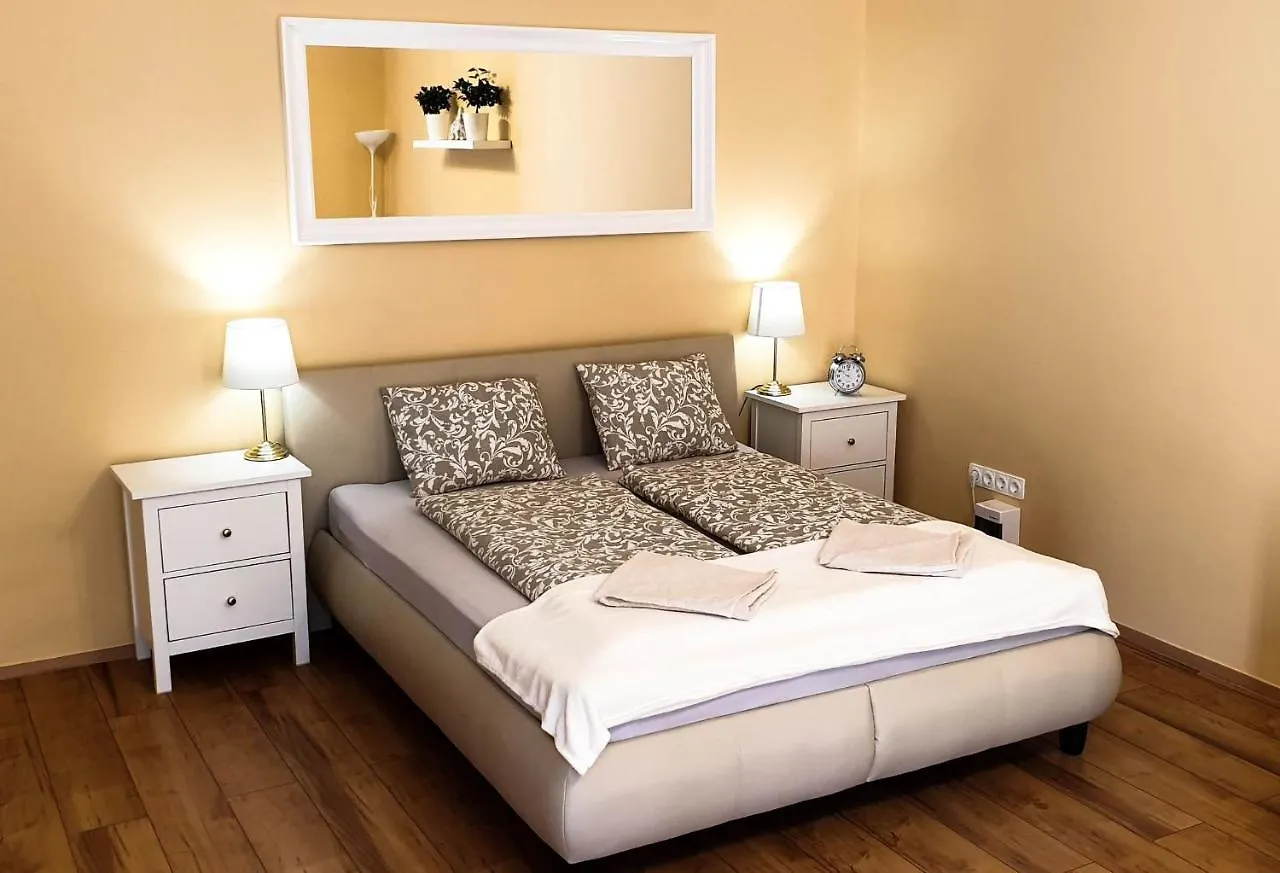 布达佩斯Corvin City Center Kisfaludy Apartman公寓