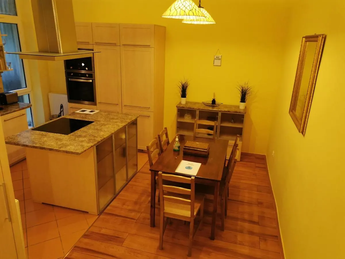 布达佩斯Corvin City Center Kisfaludy Apartman公寓 0*, 布达佩斯